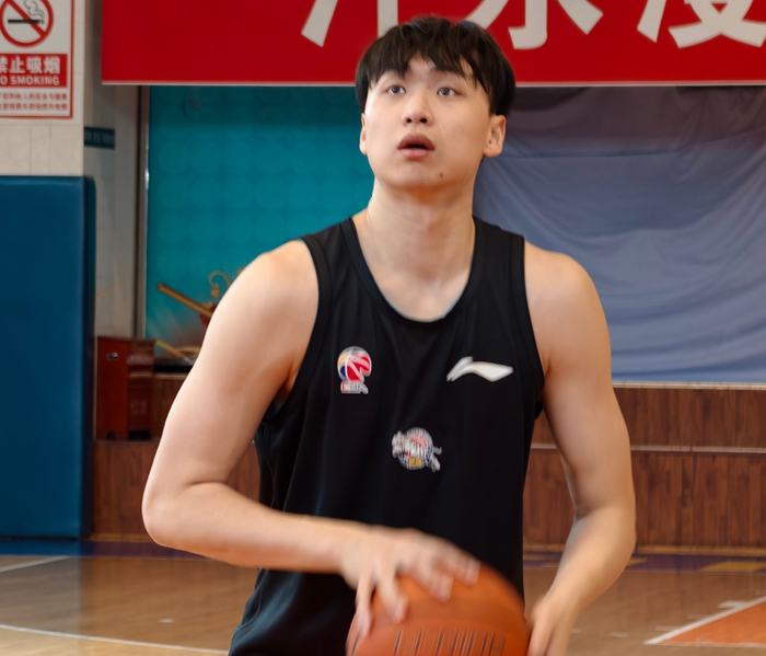 新疆对阵山东迎关键战役 琬斯能否扛起内线重任