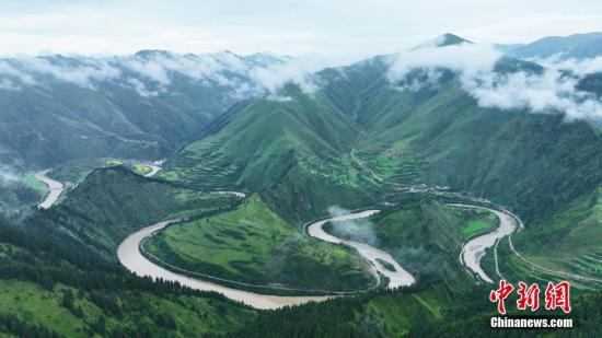 资料图：图为航拍雨后玛可河国家森林公园风景如画。 马铭言 摄