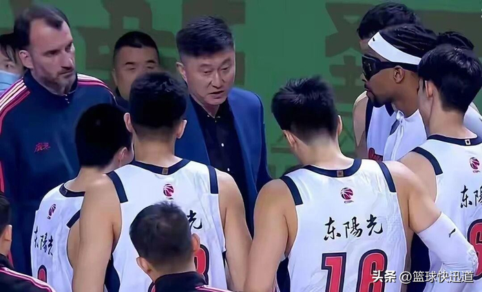 广东德比战打响 季后赛格局或将重塑